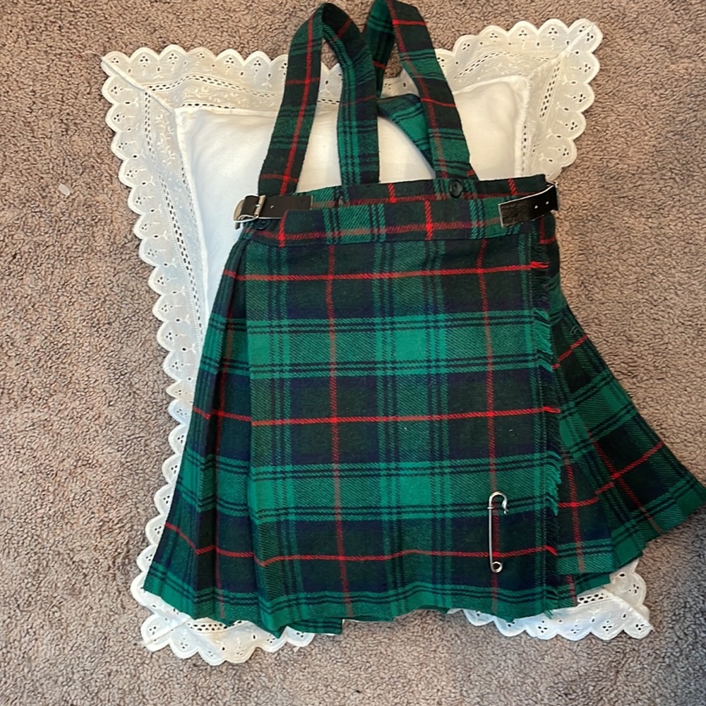 O’NEIL OF DUBLIN CHILDS SKIRT / JUMPER SIZE 22 age 4/5